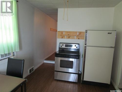 705 2Nd Street W, Assiniboia, SK - Indoor Photo Showing Kitchen