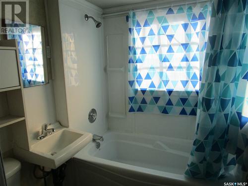 705 2Nd Street W, Assiniboia, SK - Indoor Photo Showing Bathroom