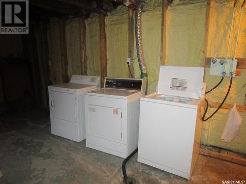 705 2Nd Street W, Assiniboia, SK - Indoor Photo Showing Laundry Room