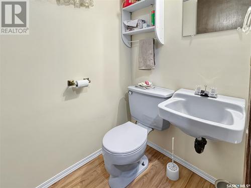 10205 Hamelin Street, North Battleford, SK - Indoor Photo Showing Bathroom