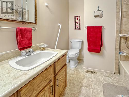 10205 Hamelin Street, North Battleford, SK - Indoor Photo Showing Bathroom