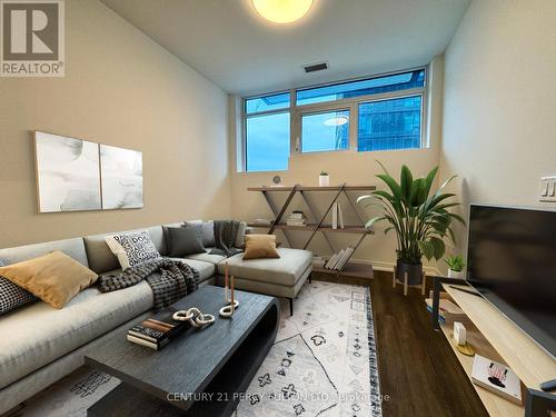 908E - 8868 Yonge Street, Richmond Hill, ON - Indoor Photo Showing Living Room