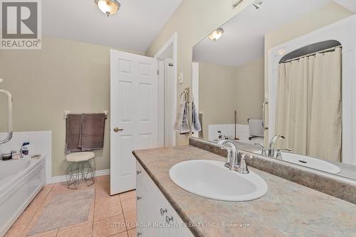 66 Raglan Street, Collingwood, ON - Indoor Photo Showing Bathroom