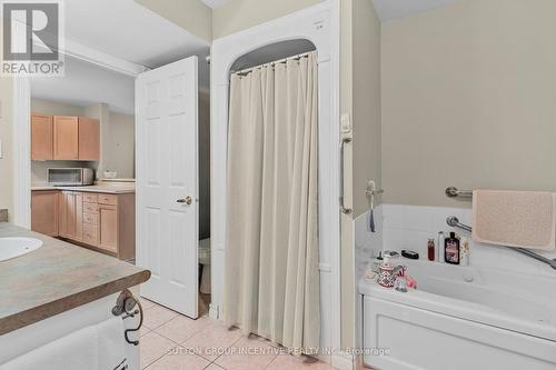 66 Raglan Street, Collingwood, ON - Indoor Photo Showing Bathroom