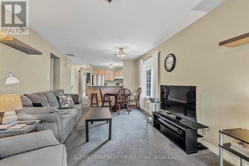 66 Raglan Street, Collingwood, ON - Indoor Photo Showing Living Room