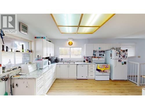 796 Funn Street, Quesnel, BC - Indoor Photo Showing Kitchen