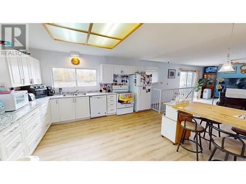 796 Funn Street, Quesnel, BC - Indoor Photo Showing Kitchen