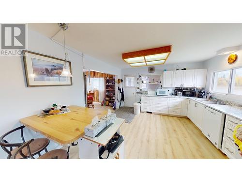 796 Funn Street, Quesnel, BC - Indoor Photo Showing Kitchen