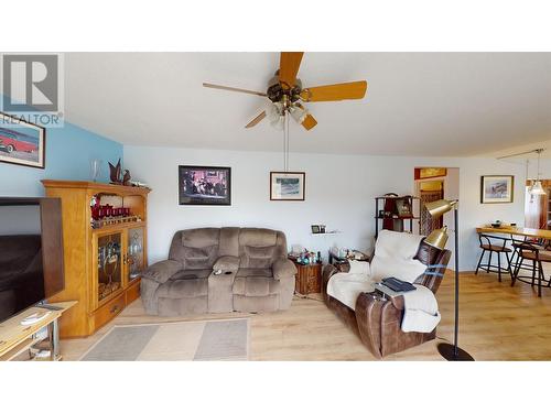 796 Funn Street, Quesnel, BC - Indoor Photo Showing Living Room