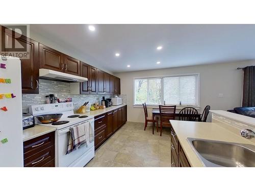 9703 86A Street, Fort St. John, BC - Indoor Photo Showing Kitchen