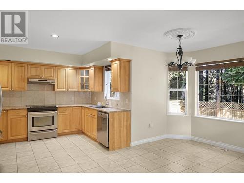 6 90 Smith Street, Kitimat, BC - Indoor Photo Showing Kitchen