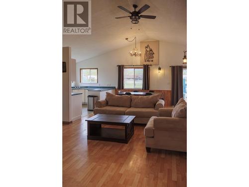 851 2Nd Avenue, Mcbride, BC - Indoor Photo Showing Living Room