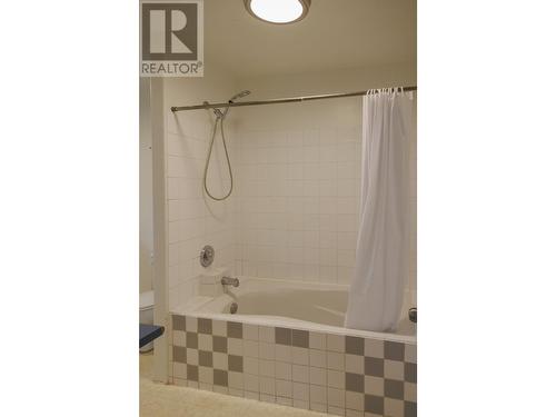 851 2Nd Avenue, Mcbride, BC - Indoor Photo Showing Bathroom