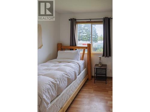 851 2Nd Avenue, Mcbride, BC - Indoor Photo Showing Bedroom