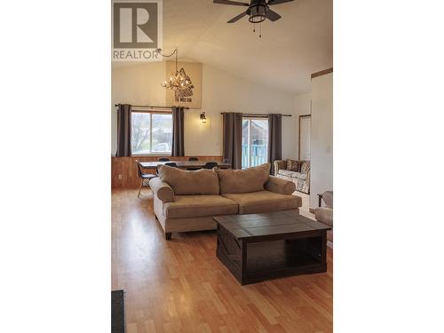 851 2Nd Avenue, Mcbride, BC - Indoor Photo Showing Living Room