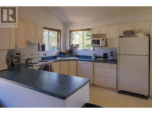 851 2Nd Avenue, Mcbride, BC - Indoor Photo Showing Kitchen