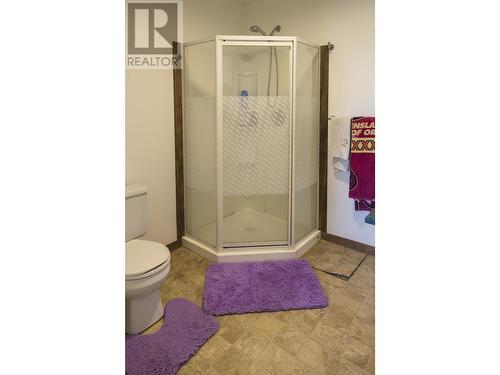 851 2Nd Avenue, Mcbride, BC - Indoor Photo Showing Bathroom