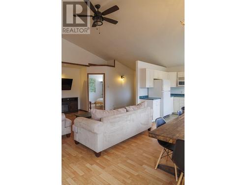 851 2Nd Avenue, Mcbride, BC - Indoor Photo Showing Living Room