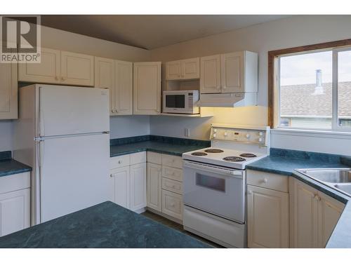 851 2Nd Avenue, Mcbride, BC - Indoor Photo Showing Kitchen