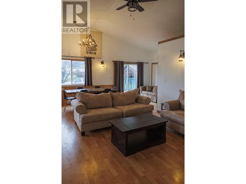 851 2Nd Avenue, Mcbride, BC - Indoor Photo Showing Living Room