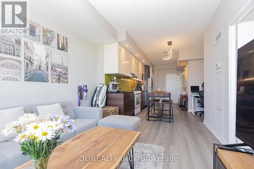 2302 - 121 Mcmahon Drive, Toronto, ON - Indoor Photo Showing Living Room