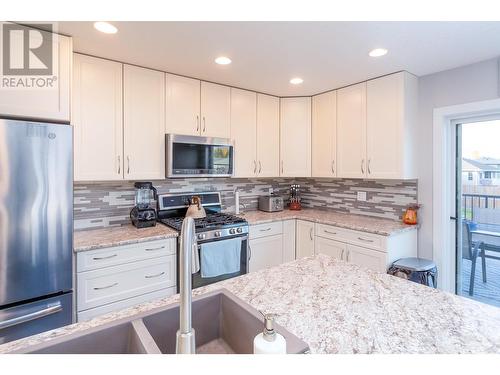 5344 Woodvalley Drive, Prince George, BC - Indoor Photo Showing Kitchen With Stainless Steel Kitchen With Double Sink