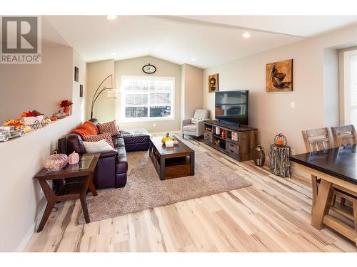 5344 Woodvalley Drive, Prince George, BC - Indoor Photo Showing Living Room