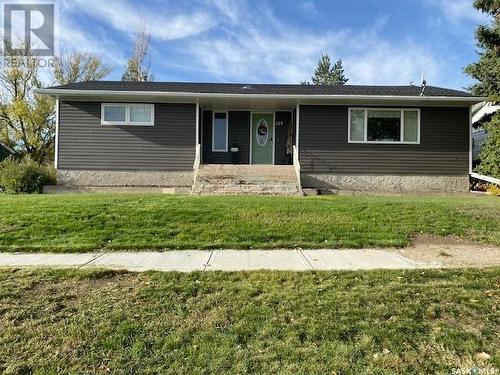 319 Alberta Avenue, Kerrobert, SK - Outdoor