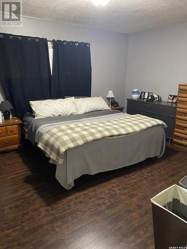 319 Alberta Avenue, Kerrobert, SK - Indoor Photo Showing Bedroom