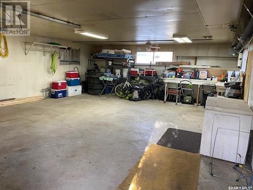 319 Alberta Avenue, Kerrobert, SK - Indoor Photo Showing Garage