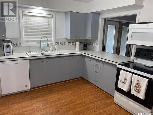 319 Alberta Avenue, Kerrobert, SK - Indoor Photo Showing Kitchen With Double Sink