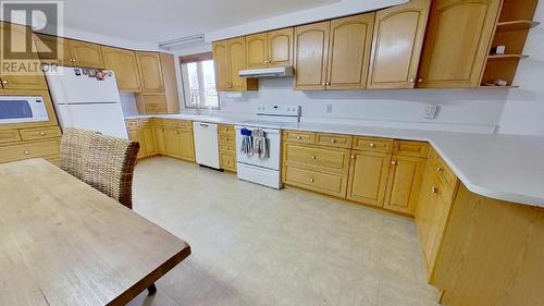 12280 240 Road, Fort St. John, BC - Indoor Photo Showing Kitchen