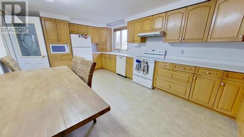 12280 240 Road, Fort St. John, BC - Indoor Photo Showing Kitchen