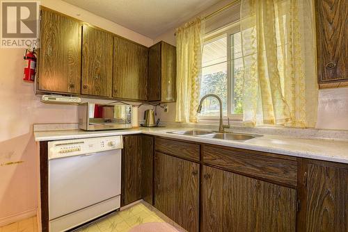 102 Conrad Crescent, Williams Lake, BC - Indoor Photo Showing Kitchen With Double Sink