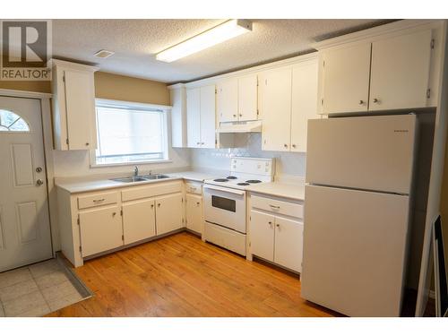 868-870 Fulton Street, Prince Rupert, BC - Indoor Photo Showing Kitchen With Double Sink