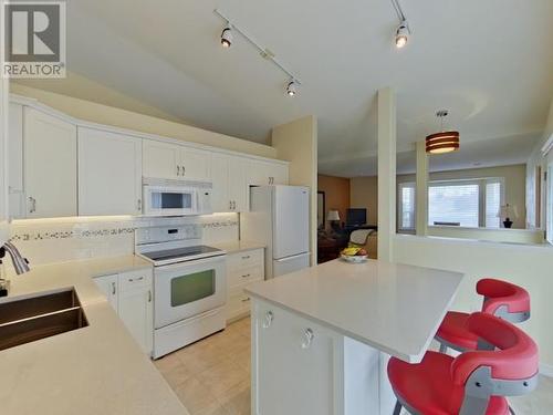 6-4020 Saturna Ave, Powell River, BC - Indoor Photo Showing Kitchen