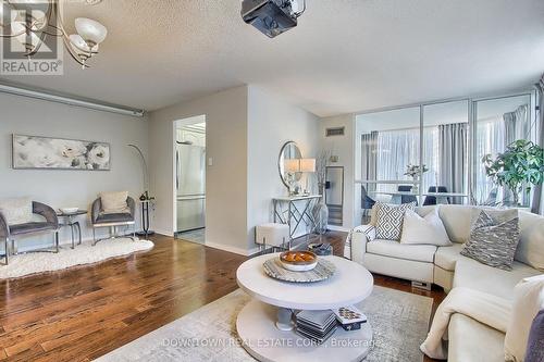 406 - 1121 Steeles Avenue W, Toronto, ON - Indoor Photo Showing Living Room