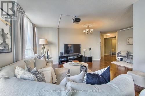 406 - 1121 Steeles Avenue W, Toronto, ON - Indoor Photo Showing Living Room