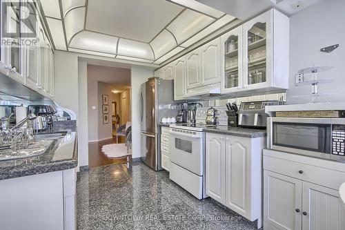 406 - 1121 Steeles Avenue W, Toronto, ON - Indoor Photo Showing Kitchen