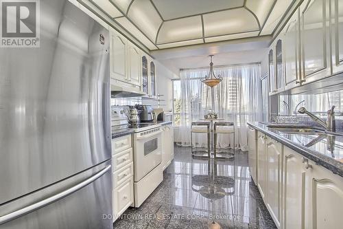 406 - 1121 Steeles Avenue W, Toronto, ON - Indoor Photo Showing Kitchen