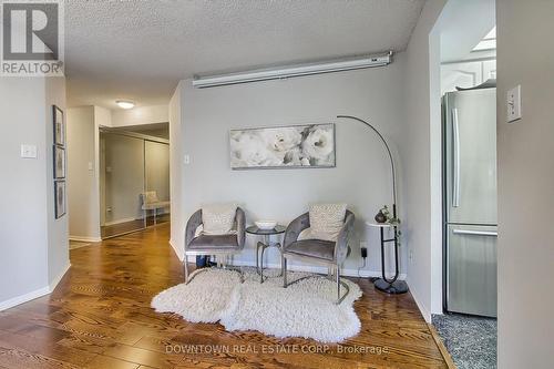 406 - 1121 Steeles Avenue W, Toronto, ON - Indoor Photo Showing Living Room