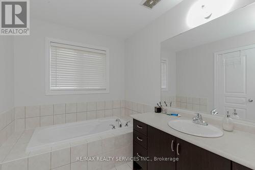 20 Blackberry Valley Crescent, Caledon, ON - Indoor Photo Showing Bathroom