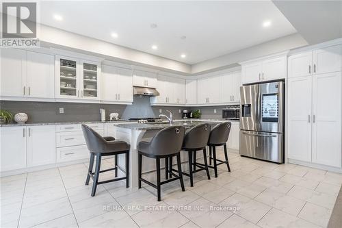 123 Dulgaren Street, Hamilton, ON - Indoor Photo Showing Kitchen With Upgraded Kitchen