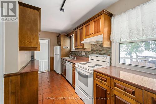 538 Chester Street, London, ON - Indoor Photo Showing Kitchen With Double Sink