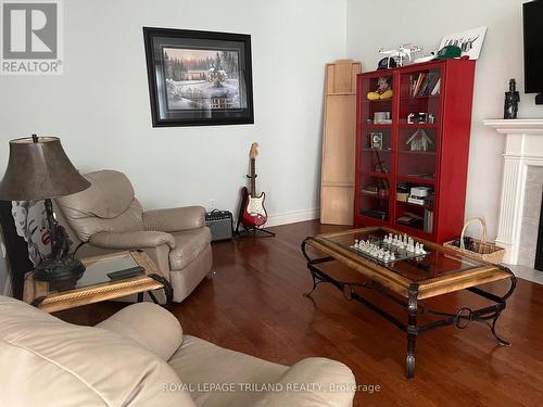 540 Cottontail Crescent, London, ON - Indoor Photo Showing Living Room