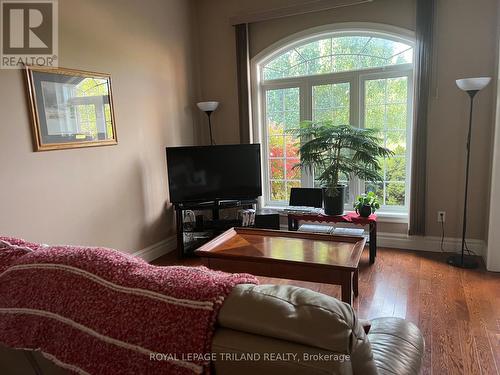 540 Cottontail Crescent, London, ON - Indoor Photo Showing Living Room