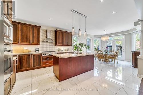 472 Cunningham Drive, Vaughan, ON - Indoor Photo Showing Kitchen With Upgraded Kitchen