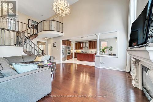 472 Cunningham Drive, Vaughan, ON - Indoor With Fireplace