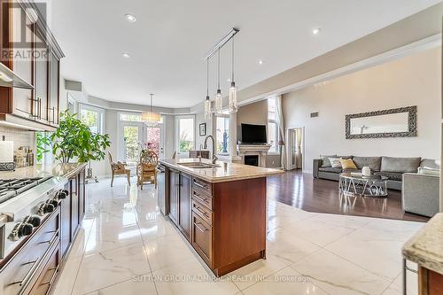 472 Cunningham Drive, Vaughan, ON - Indoor Photo Showing Kitchen With Upgraded Kitchen