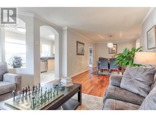 3870 Brown Road Unit# 304, West Kelowna, BC - Indoor Photo Showing Living Room